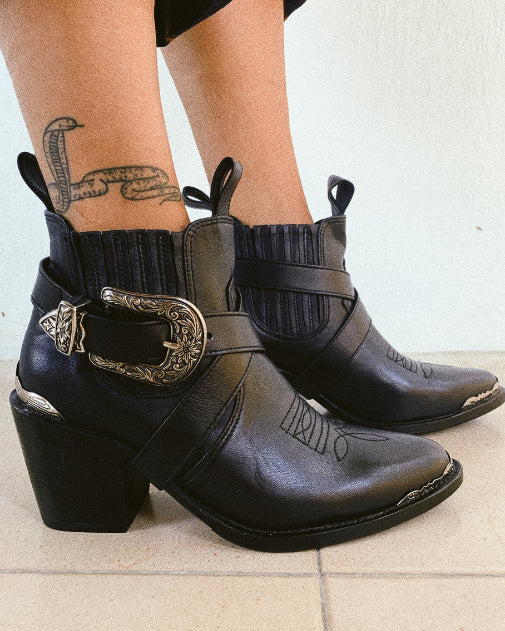 Black Magic - low ankle